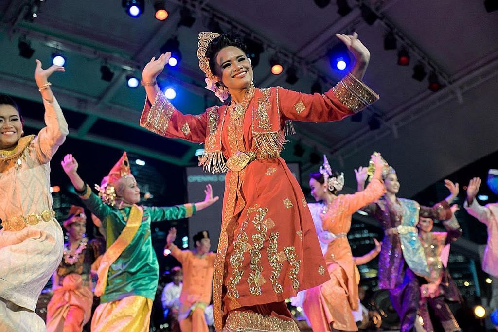 Gabungan penari tiga negara kemuncak Festival Muara 2019
