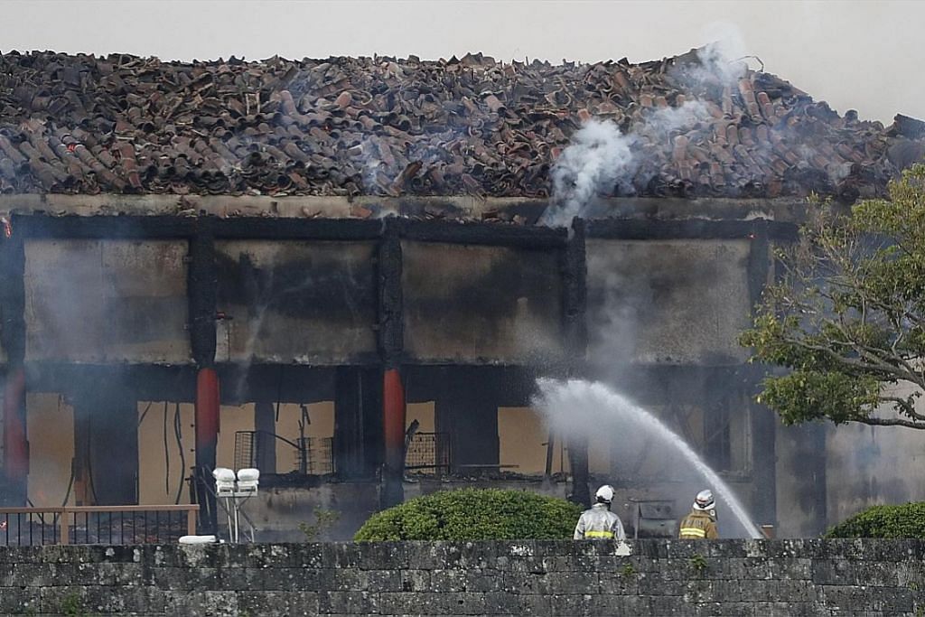 Istana warisan Jepun terbakar