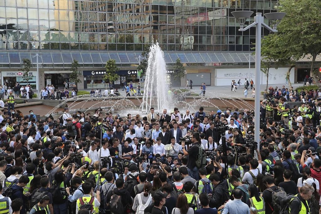 PILIHAN RAYA HONG KONG Pembangkang prodemokrasi menang besar
