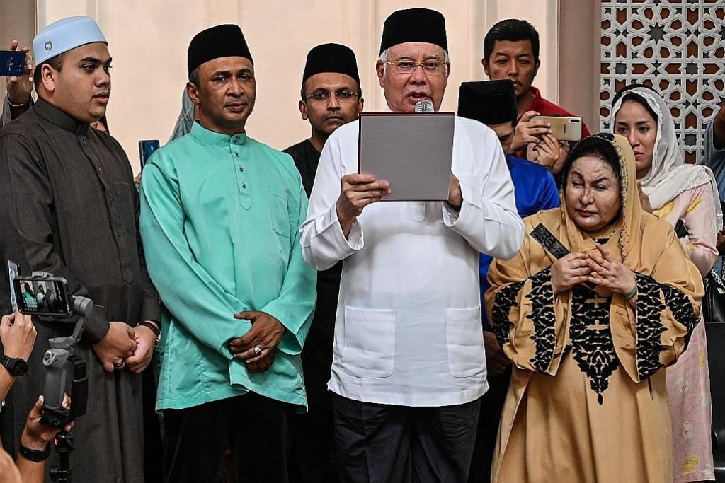 Najib angkat 'sumpah laknat' nafi arah bunuh Altantuya ...