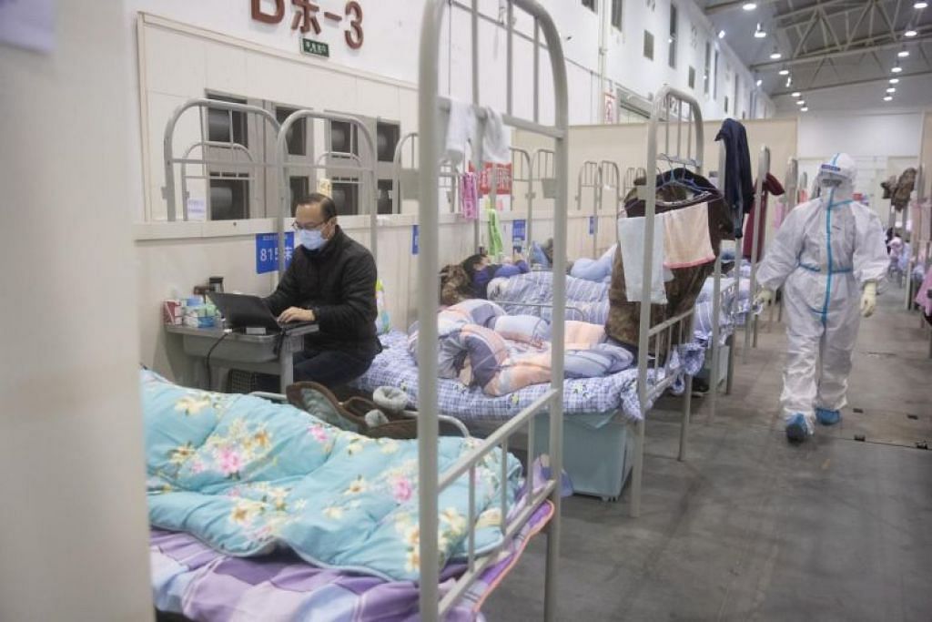 Pesakit yang dijangkiti Covid-19 dirawat di hospital di Wuhan, China. FOTO: EPA-FREE