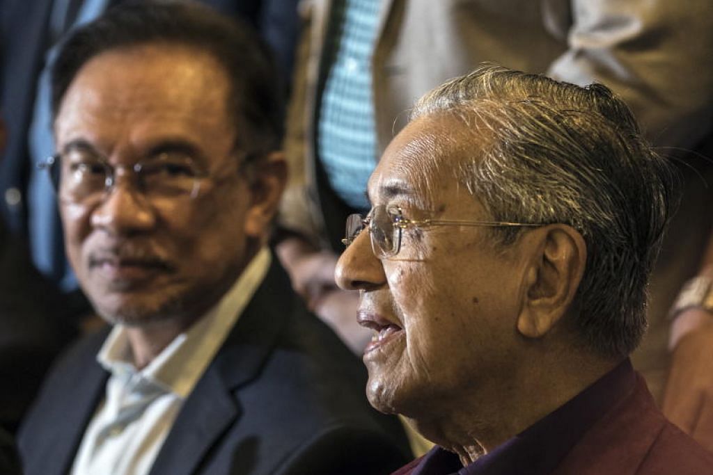 Mahathir letak jawatan sebagai PM dalam langkah kejutan, Berita 