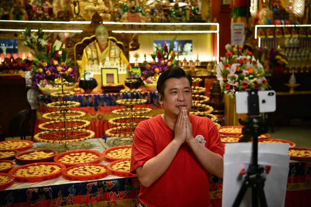 Covid 19 Pengikut Agama Buddha Laksana Upacara Menerusi Internet Pada Hari Vesak Berita Setempat Beritaharian Sg