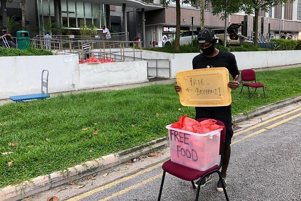 Atlet SG turun padang hantar makanan kepada golongan memerlukan