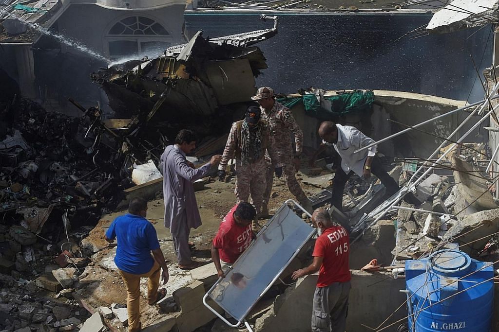 Pesawat Pakistan terhempas, 107 dikhuatiri maut