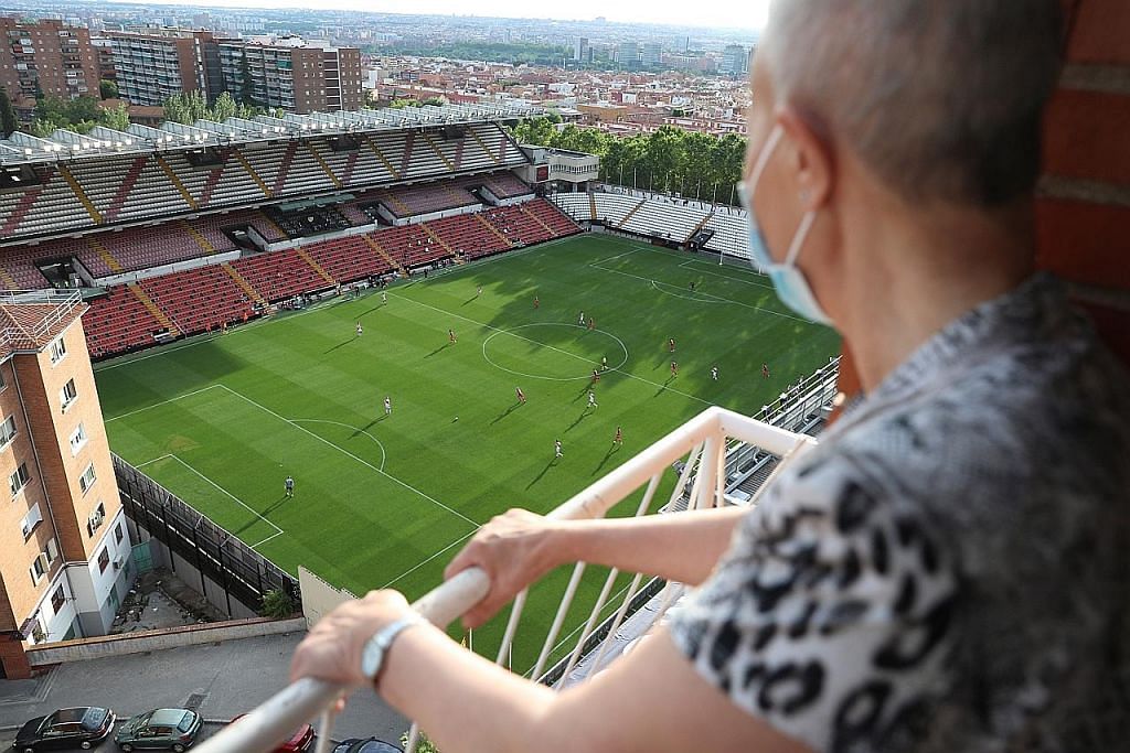 Sepanyol 'bernafas' semula dengan bola sepak