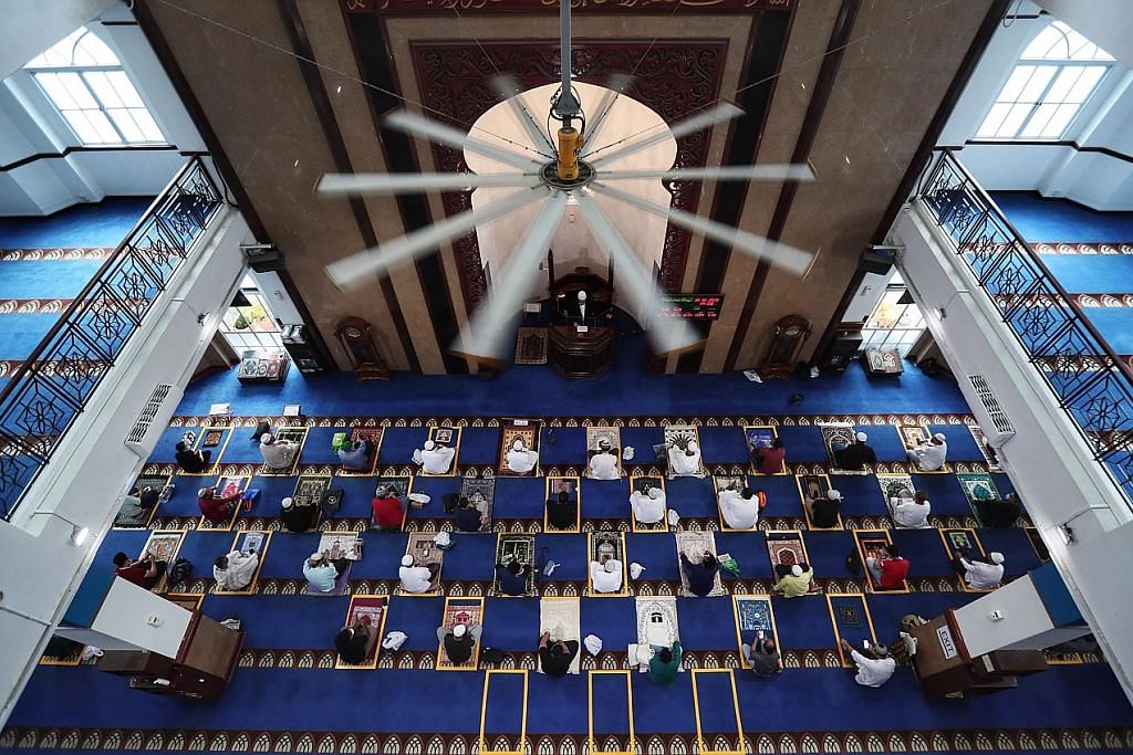 Masjid dibuka semula bagi solat Jumaat