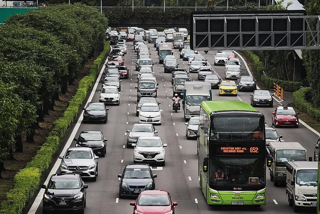 Jalan raya lebih sesak; lebih ramai 'pulang' kerja