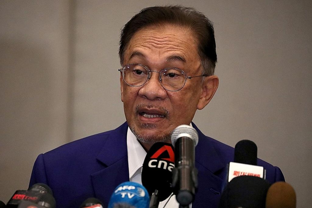 Polis minta Anwar beri keterangan isu sebar senarai nama AP