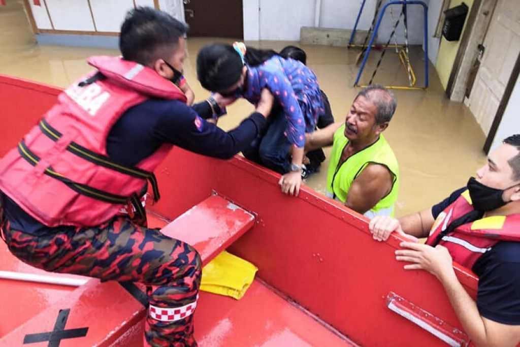 Hujan Berterusan Sebabkan Beberapa Daerah Di Johor Pahang Dilanda Banjir Berita Dunia Beritaharian Sg