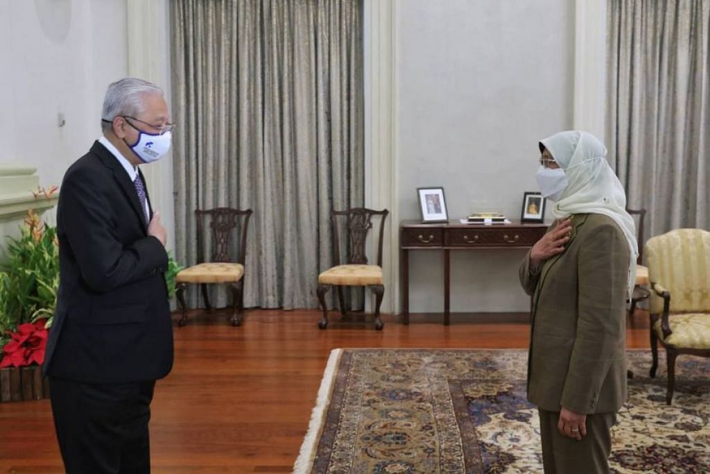 Perdana Menteri Malaysia, Datuk Seri Ismail Sabri Yaakob bertemu Presiden Halimah Yacob di Istana pada 29 November.  