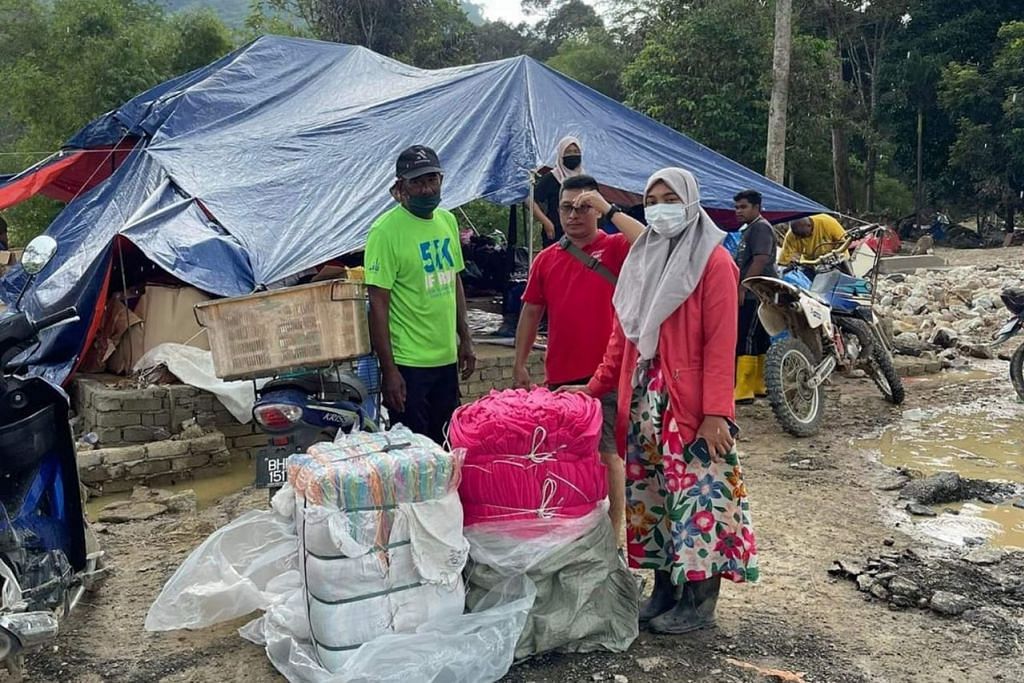 Banjir di M'sia: Warga SG peduli, 'singsing lengan', Berita 