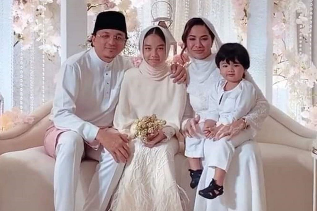 Engku Emran Dan Noor Nabila Nikah Setelah Kenal Sejak Ogos Lalu Berita Gaya Hidup Beritaharian Sg