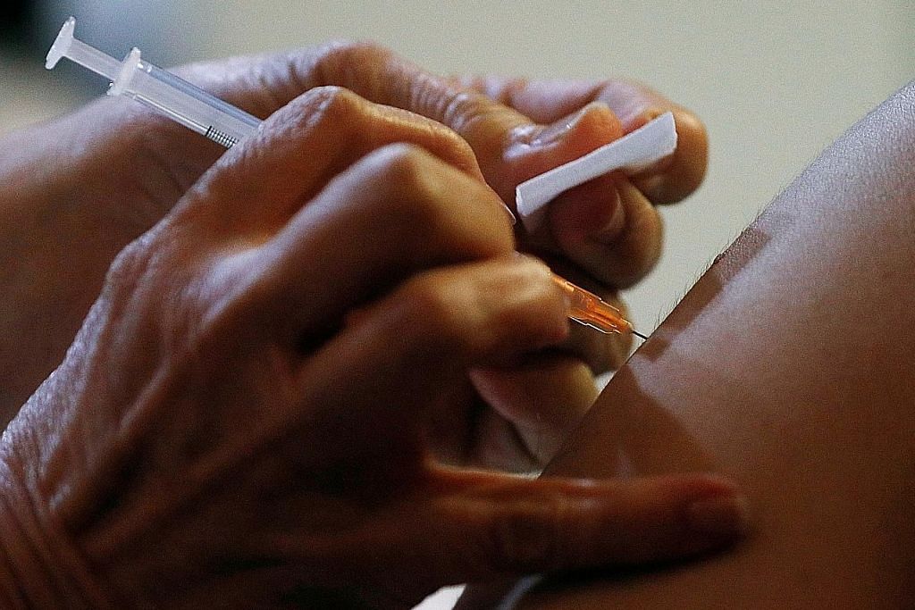Program vaksinasi negara berjalan lancar; lebih ramai diundang dapatkan vaksin