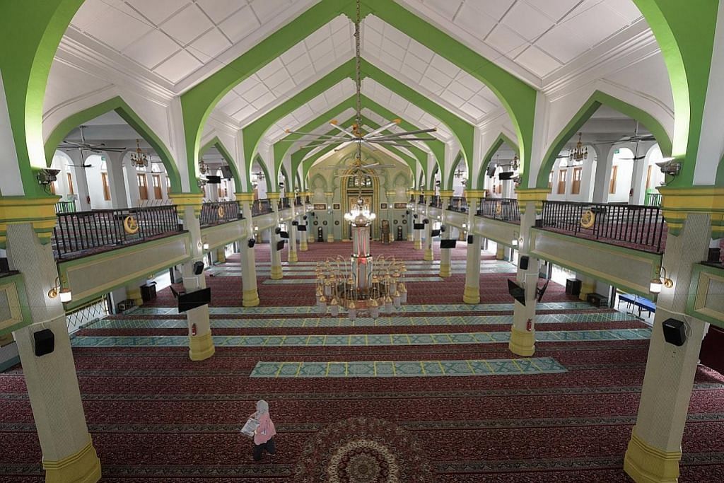 Dewan solat Masjid Sultan diubah suai - lebih selesa, selamat