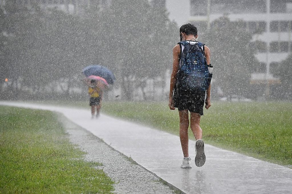 Hujan lebat landa Singapura selama sejam semalam