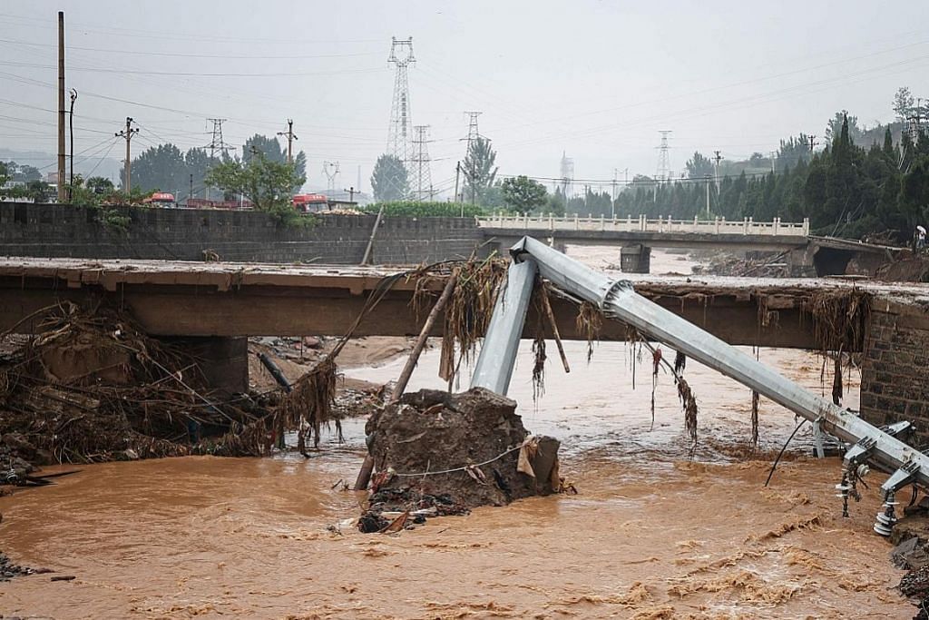 Warganet China banjiri ruang siber persoal amaran awal sebelum bah Persatuan Palang Merah S'pura hulur lebih $200,000 bantu mangsa banjir
