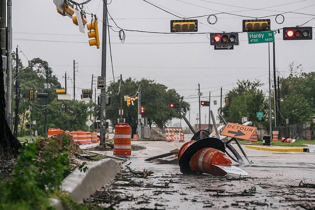Banjir, elektrik terputus angkara taufan 'Nicholas' pukul Texas, Louisiana