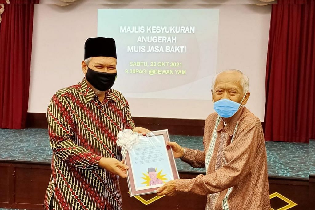 Dua relawan mapan terima Anugerah Jasa Bakti Muis 2021 MASJID AR-RAUDHAH