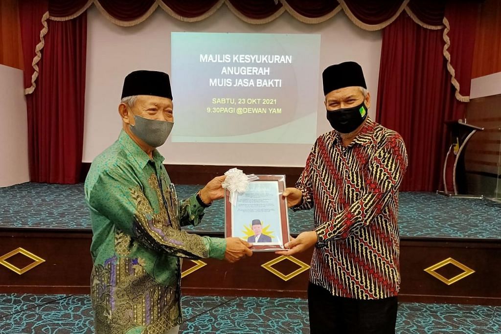 Dua relawan mapan terima Anugerah Jasa Bakti Muis 2021 MASJID AR-RAUDHAH
