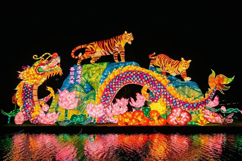 TAHUN HARIMAU: Antara tanglung yang dipamer di acara River Hongbao di Gardens by the Bay ialah yang bercirikan harimau, sempena tahun harimau tahun ini dalam kalendar Cina. - Foto GARDENS BY THE BAY / FACEBOOK