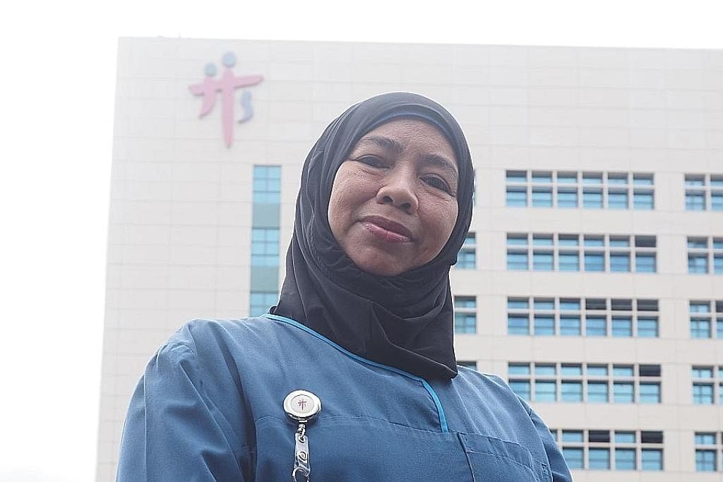 PENGALAMAN LUAS: Cik Habibah mempunyai lebih 30 tahun pengalaman sebagai jururawat di TTSH. - Foto TTSH
