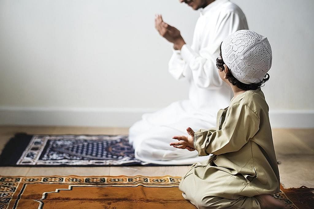 ANAK-ANAK AKAN IKUT CONTOH: Dalam mendedahkan anak-anak kepada nilai-nilai Islam, ibu bapa boleh 'mengajar' mereka melalui tingkah laku dan perbuatan sendiri dan bukan hanya sebagai salah satu mata pelajaran. - Foto hiasan ISTOCKPHOTO