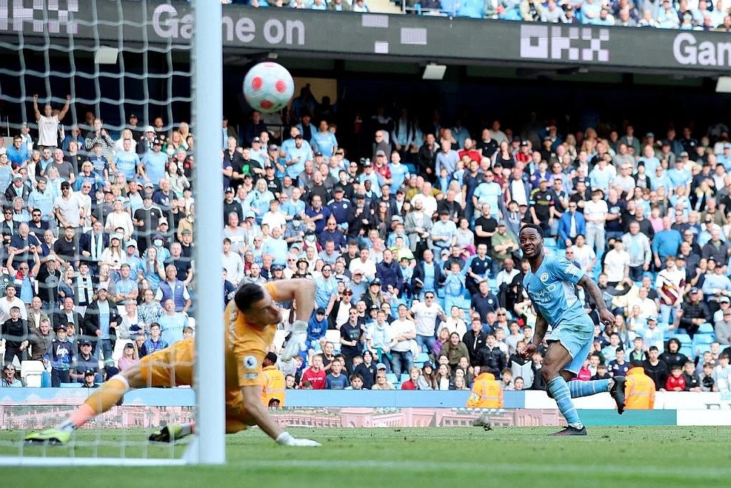 GOL!: Raheem Sterling menjaringkan gol kelima Manchester City ketika perlawanan menentang Newcastle, sekali gus memastikan mereka berada di tangga teratas EPL. - Foto REUTERS