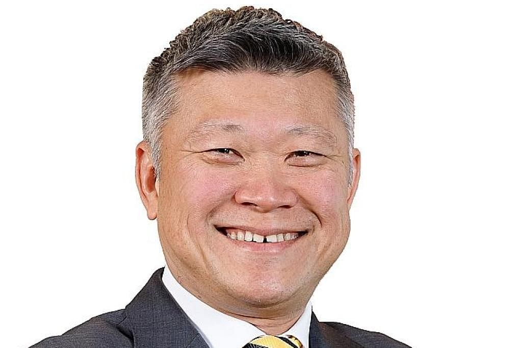 ENCIK GREGORY SEOW: Ketua Perbankan Global, Maybank Singapore ENCIK BOBBY HIRANANDANI: Pengerusi Bersama Royal Group