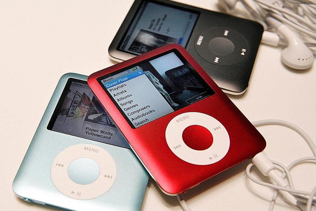 AKAN TINGGAL KENANGAN: Gambar yang dirakam pada 2007 ini menunjukkan iPod Nano Apple sewaktu acara perasmiannya di San Francisco, California. - Foto REUTERS