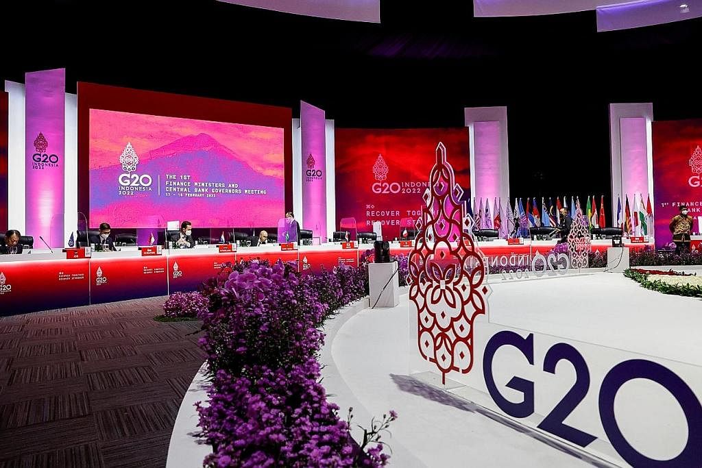 ANGGOTA G-20 BERKUMPUL: Gambar fail menunjukkan ketua delegasi anggota negara G20 bersedia untuk bermesyuarat semasa mesyuarat menteri kewangan dan gabenor bank pusat kumpulan itu di Jakarta, Indonesia, 18 Februari lalu. - Foto REUTERS