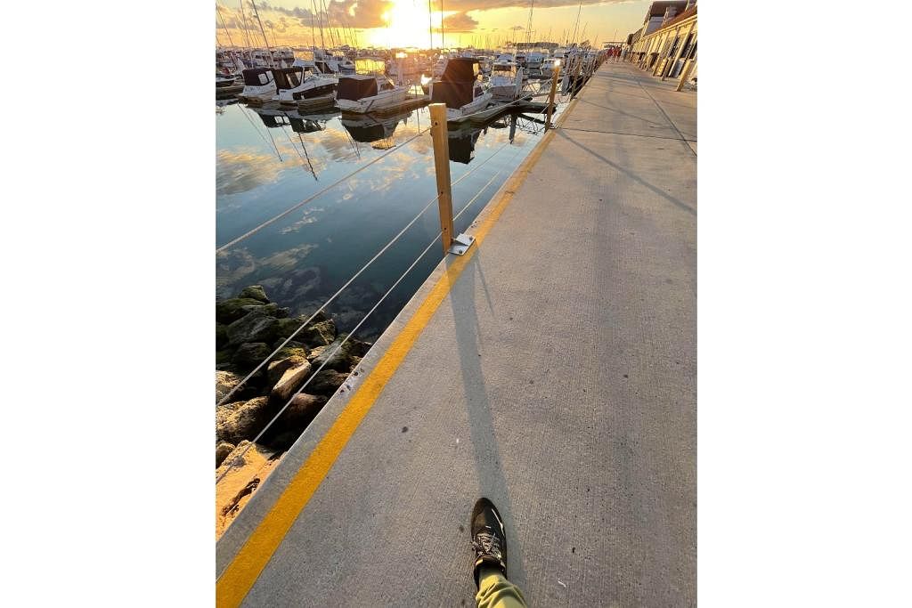 SUNGGUH MENENANGKAN: Pemandangan yang indah, dengan matahari terbenam di sebalik bot-bot kecil di Perth, Australia. mendapat perhatian wartawan kerana ia mendatangkan perasaan yang sungguh menenangkan.