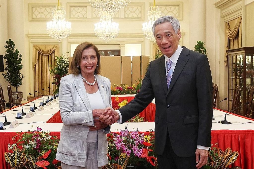 PERKUKUH JALINAN: Encik Lee (kanan) yang bertemu dengan Cik Pelosi mengalu-alukan komitmen yang dilahirkan delegasi Kongres bagi penglibatan kukuh Amerika Syarikat di rantau ini. - Foto MCI