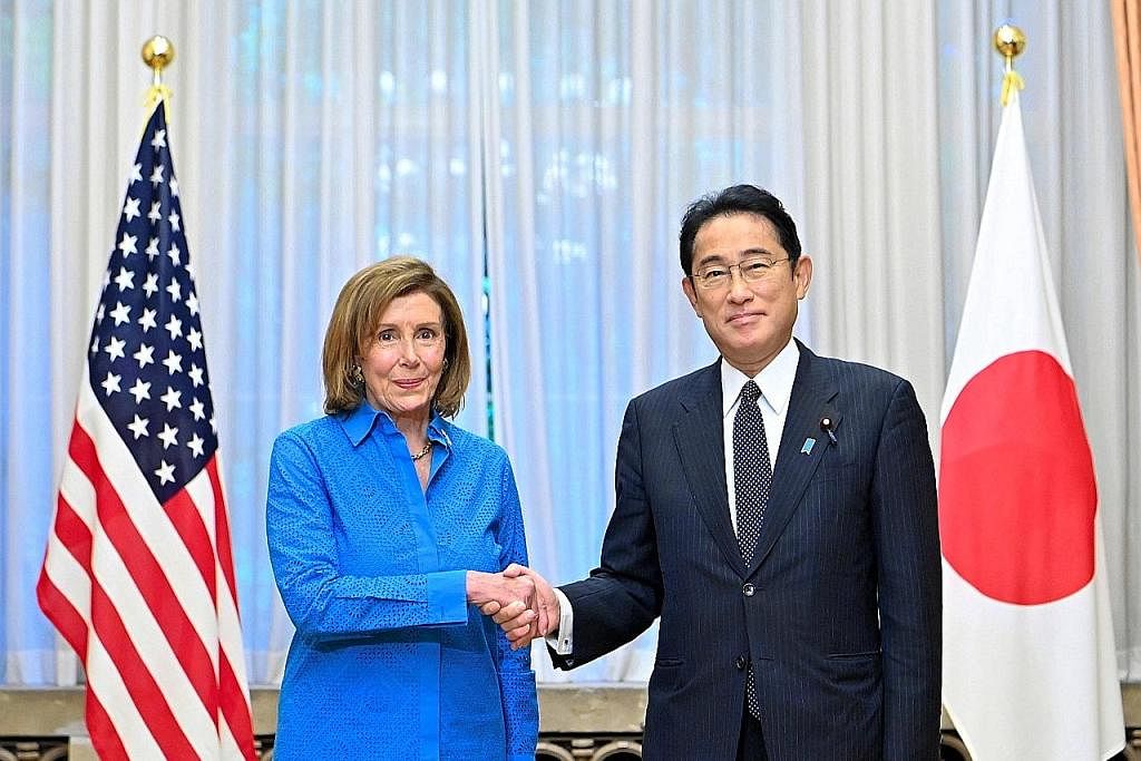 PERSINGGAHAN TERAKHIR: Speaker Dewan Kongres Amerika, Cik Nancy Pelosi, bertemu Perdana Menteri Jepun, Encik Fumio Kishida, di Tokyo sebagai sebahagian rangka lawatannya ke Asia. - Foto EPA-EFE