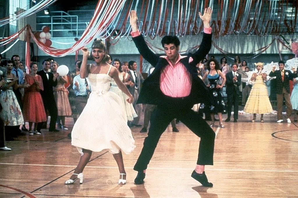 PENCORAK BUDAYA POP: Filem Grease yang dijayakan Olivia Newton-John bersama John Travolta menaikkan namanya dan disifatkan sebagai pencetus inspirasi buat ramai anak muda menceburi bidang seni atau meminati dunia hiburan. - Foto INTERNET SEMANGAT POS