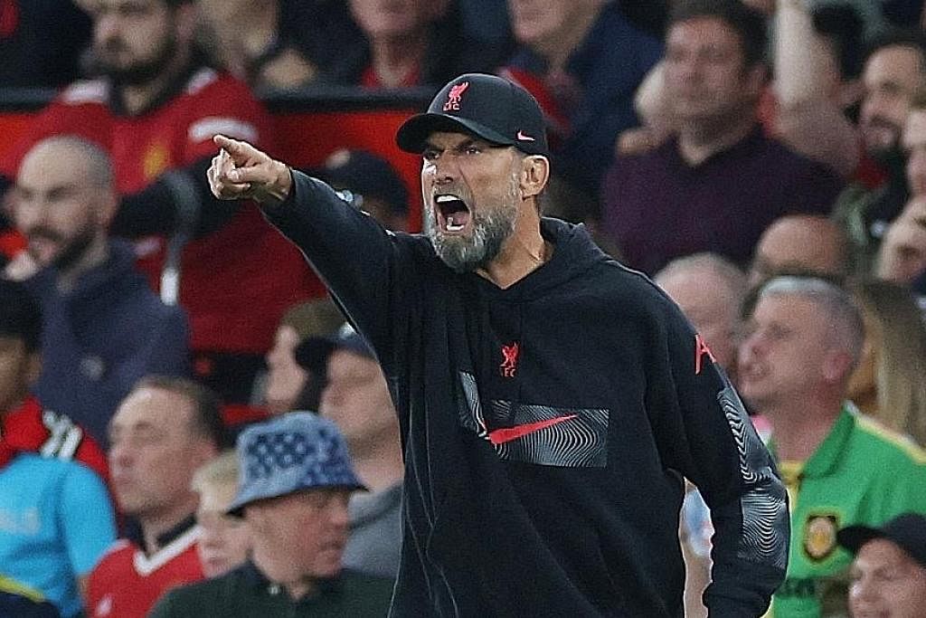 PATUT MENANG: Juergen Klopp berkata pasukannya seharusnya menewaskan Manchester United di Old Trafford. - Foto REUTERS
