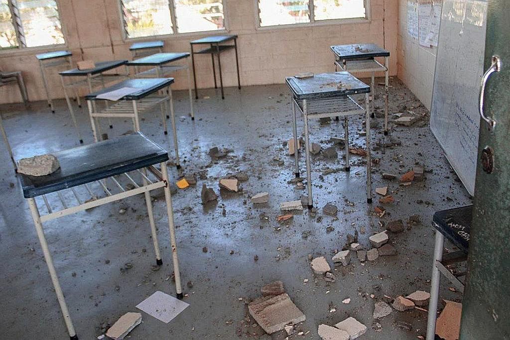 KESAN GEMPA: Kerosakan di Sekolah Menengah Kebangsaan Wawin berhampiran bandar Lae berikutan gempa bumi yang melanda Papua New Guinea. - Foto AFP