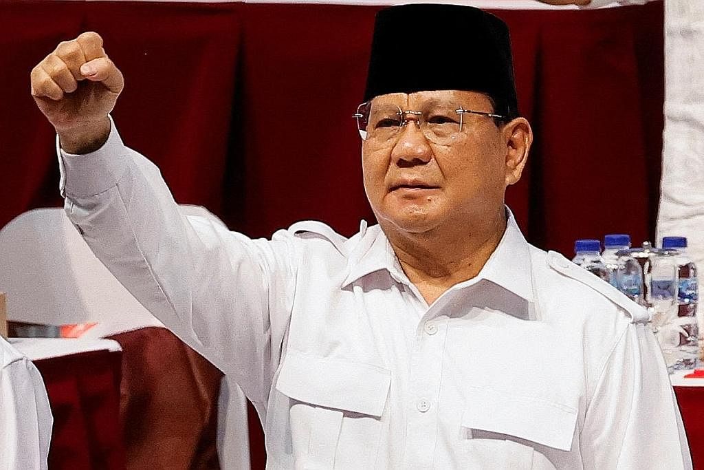 DIJANGKA BERTANDING: Menteri Pertahanan, Encik Prabowo Subianto, 70 tahun, dijangka bertanding sebagai calon presiden Indonesia untuk kali ketiga. - Foto REUTERS