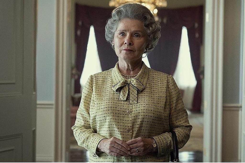 IMELDA STAUNTON: Membintangi siri Netflix, 'The Crown', yang kini menembusi carta 10 program paling popular di saluran penstriman itu selepas kematian Ratu Elizabeth II dari Britain. - Foto NETFLIX