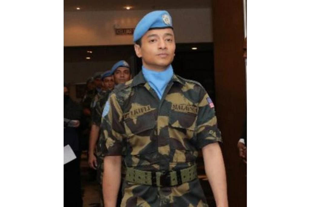 Dafi mengenakan pakaian tentera dalam majlis pelancaran filem 'Malbatt Misi Bakara'. 