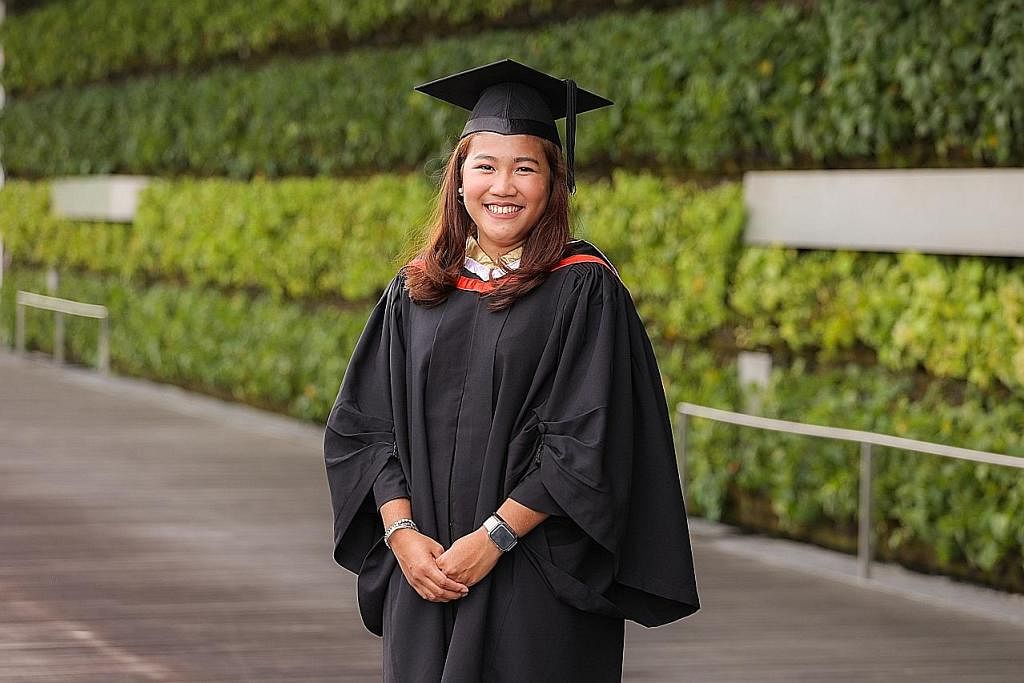 CAPAI IMPIAN: Cik Arifalina gembira kerana akhirnya dapat menggapai impiannya untuk menceburi industri penerbangan selepas meraih ijazah sijil Kepujian dalam bidang Pengurusan Pengangkutan Udara dari Institut Teknologi Singapura (SIT). - Foto SIT/WAN