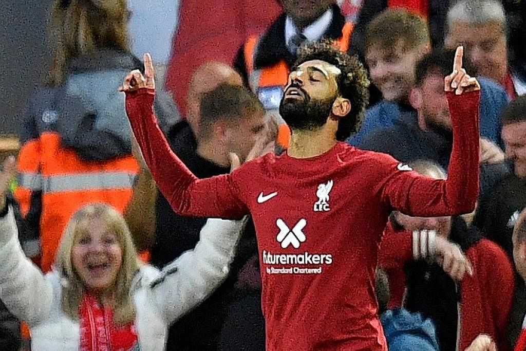 LEGA: Penyerang Liverpool Mohamed Salah begitu lega selepas membolosi gawang Manchester City hasil hantaran penjaga gol Alisson pada minit ke-76. - Foto AFP