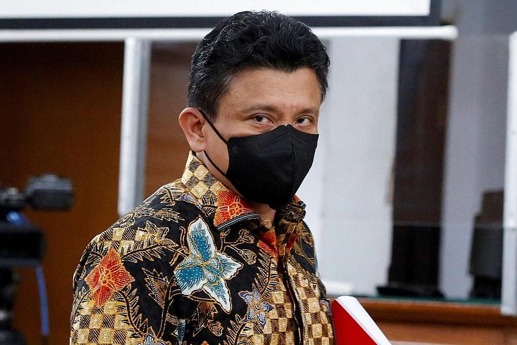 BEKAS INSPEKTOR JENERAL: Ferdy Sambo, 49 tahun, kini menjalani perbicaraan di Mahkamah Negeri Jakarta Pusat atas tuduhan mendalangi pembunuhan seorang pengawalnya, Brigadier Nopryansyah Yosua Hutabarat, pada 8 Julai lalu. - Foto REUTERS