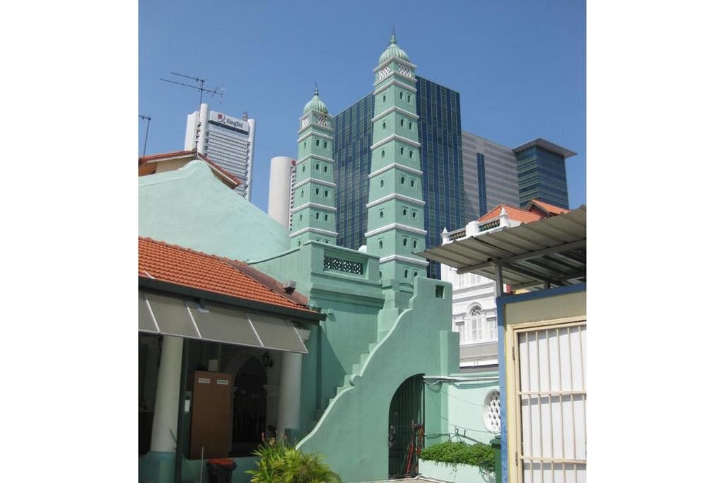 MASJID PENUH SEJARAH: Masjid Jamae Chulia kini berusia 196 tahun dan telah diwartakan sebagai monumen negara pada 1974. - Foto-foto MASJID JAMAE CHULIA
