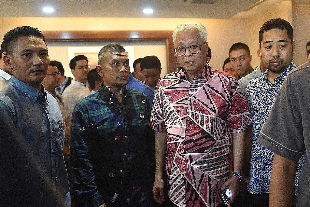 PENDIRIAN NEUTRAL: Datuk Seri Ismail Sabri Yaakob (dua dari kanan) di sidang media di Kuala Lumpur kelmarin.