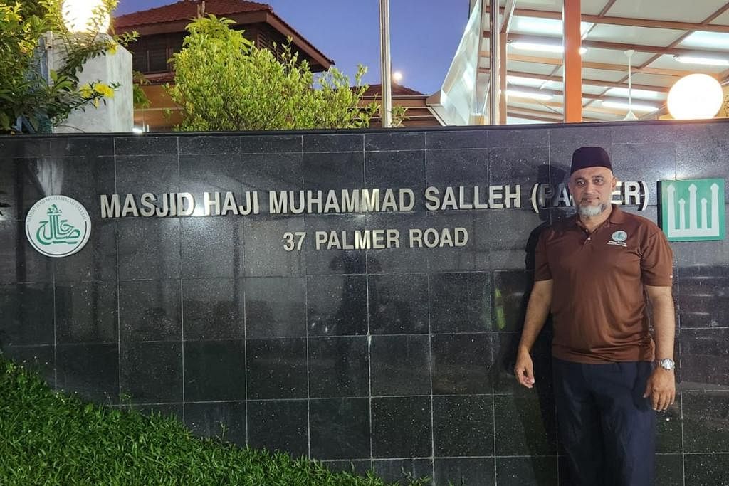 MENGHARAP SOKONGAN: Pengerusi Masjid Haji Muhammad Salleh, Encik Khalid Mohamad, berharap usaha peningkatan dapat menaikkan lagi imej masjid itu dan Makam Habib Noh. – Foto MASJID HAJI MUHAMMAD SALLEH.
