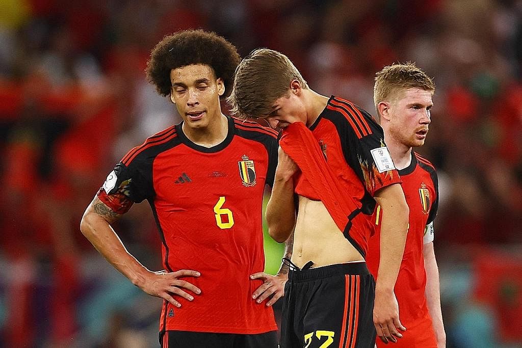 WAJAH-WAJAH KECEWA: Reaksi kecewa pemain Belgium (dari kiri) Witsel, Charles De Ketelaere dan De Bruyne selepas tewas 0-2 kepada Maghribi. - Foto REUTERS