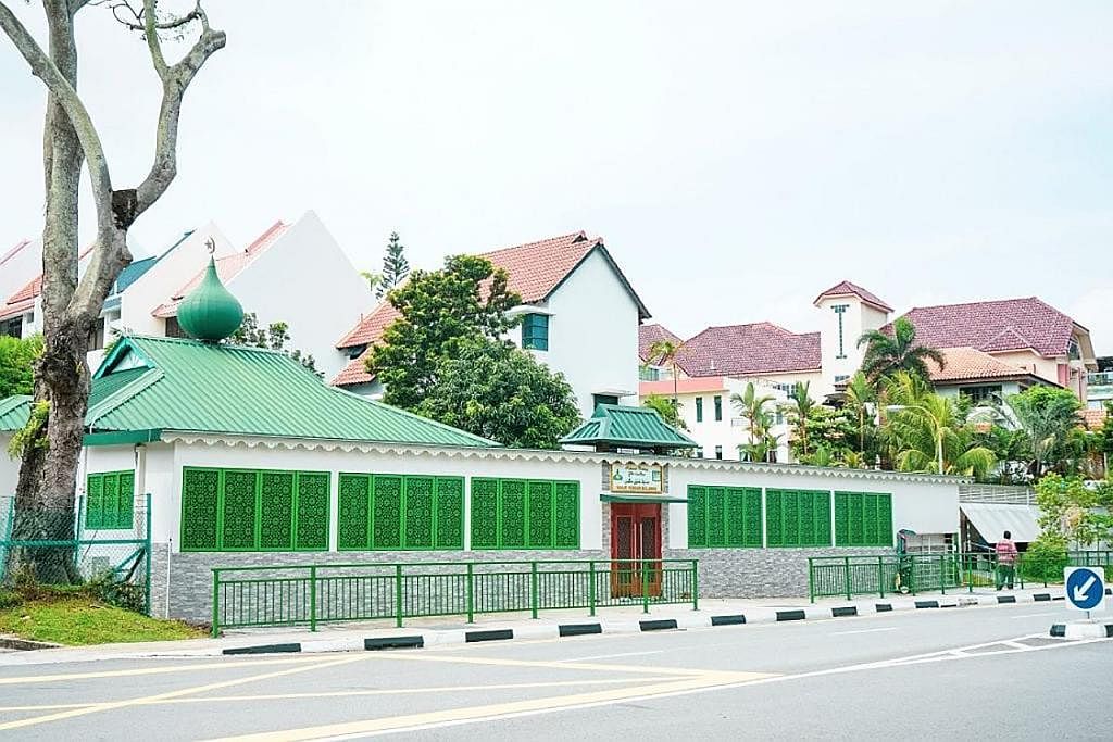 MASIH TEGUH BERDIRI: Masjid Hussain Sulaiman yang didirikan pada 1902 terletak di kawasan Pasir Panjang Road dan tetap mengadakan pembelajaran ukhrawi kepada orang ramai hingga ke hari ini. - Foto MASJID HUSSAIN SULAIMAN
