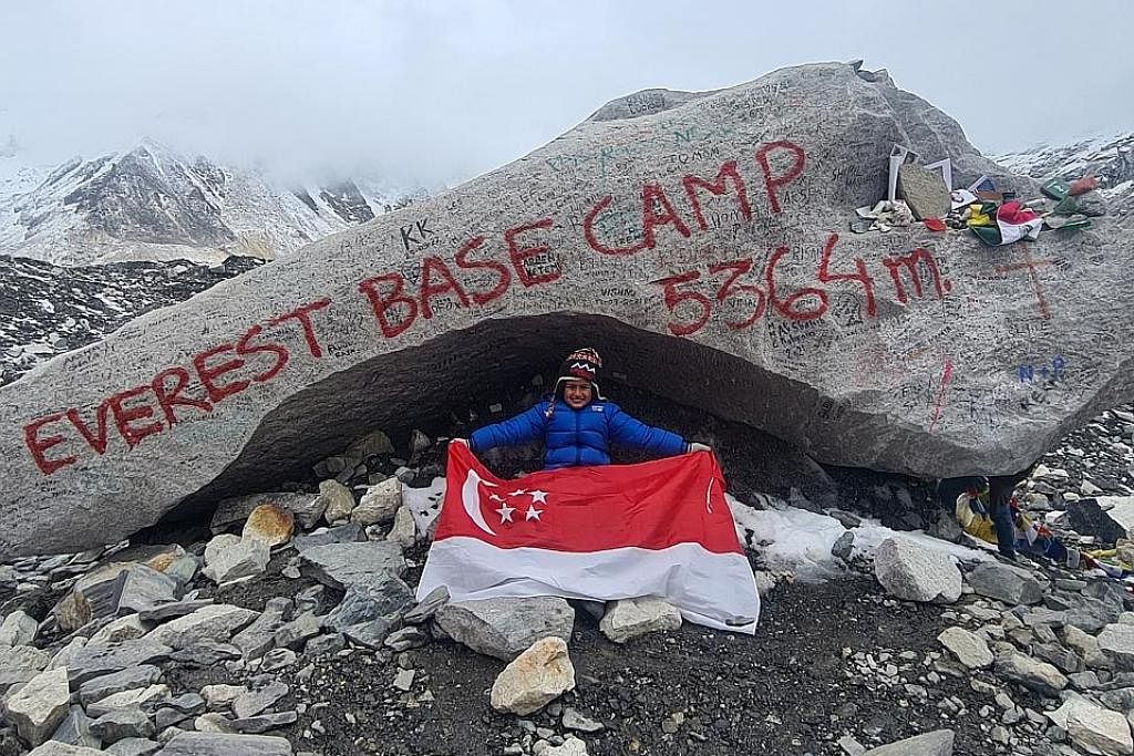 REKOD BARU: Om Madan Garg, enam tahun adalah warga Singapura termuda yang menamatkan trek Everest Base Camp. - Foto THE BRAVE TOURIST