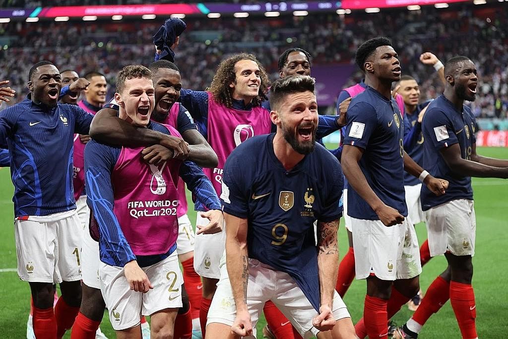 MANTAP: Giroud (depan, tengah) menyambut kemenangan Perancis ke atas England dalam suku akhir Piala Dunia 2022 awal pagi semalam. - Foto EPA-EFE